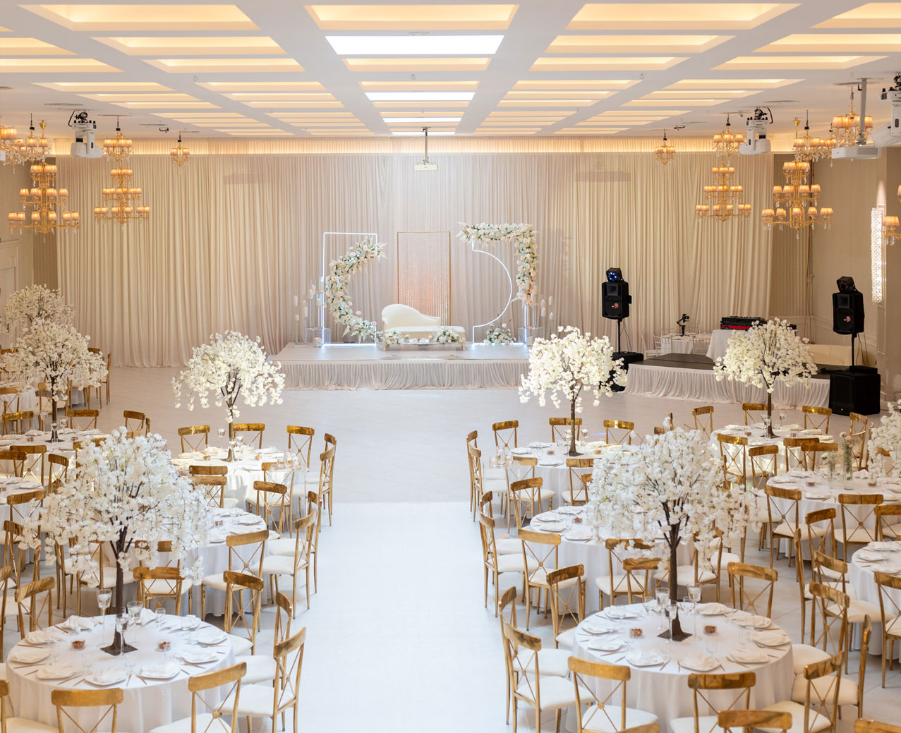 leroyale_golden_hall_bild02